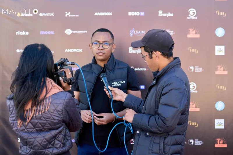 Couverture presse, interviews et partenaires.